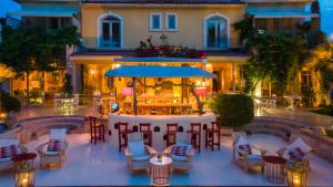 The swimming pool at or close to La Capria Suite Hotel Alacati