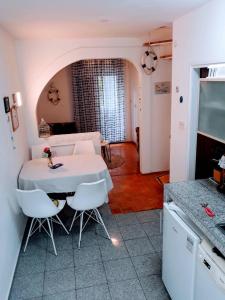 Η κουζίνα ή μικρή κουζίνα στο Apartment Jadranka