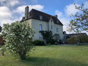 Zahrada ubytování Domaine "Les Bois Flottes" dans Maison de Charme au bord de mer et proche de Cabourg