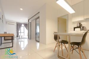Kuchyň nebo kuchyňský kout v ubytování 1 Tebrau Residences By RR JBcity