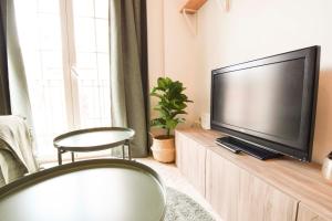 A television and/or entertainment centre at Letmalaga Popolo & Parking