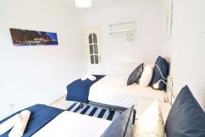 A bed or beds in a room at Letmalaga Popolo & Parking