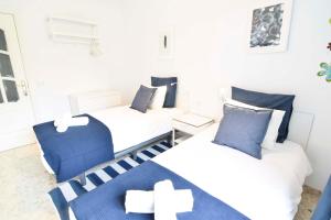 A bed or beds in a room at Letmalaga Popolo & Parking