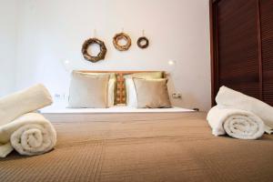 A bed or beds in a room at Letmalaga Popolo & Parking