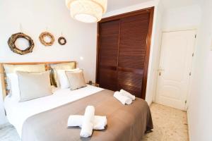 A bed or beds in a room at Letmalaga Popolo & Parking