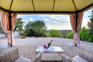 a table with a bottle of wine in a tent at Affascinante Grande Liama Antica in Salve