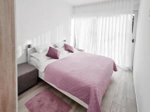 Posteľ alebo postele v izbe v ubytovaní Rosemarie Beach Suites Zadar