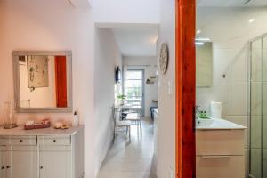 Kúpeľňa v ubytovaní Calma Luxury Apartments #2 Sozopoli in Halkidiki