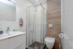 Kúpeľňa v ubytovaní Calma Luxury Apartments #2 Sozopoli in Halkidiki + 33 fotografií