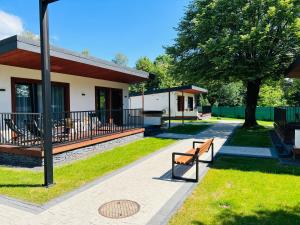 WRZOS resort & wellness **** DOMKI CAŁOROCZNE外面的花园
