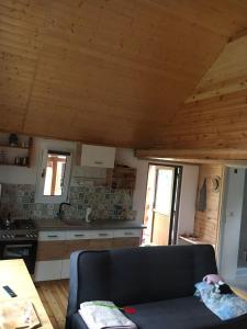 Kuchyňa alebo kuchynka v ubytovaní Domek na Skarpie