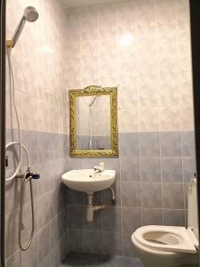 a bathroom with a sink and a toilet and a mirror at Homestay Wafiy Lost World Tambun Ipoh in Ipoh