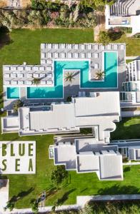 Bazén v ubytovaní Blue Sea Holiday Village alebo v jeho blízkosti