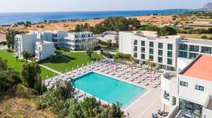 Bazén v ubytovaní Blue Sea Holiday Village alebo v jeho blízkosti