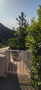 a white gate on top of a house at A Tana di a Volpe in Alzetu