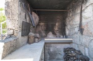 a stone room with a bench in a stone wall at Apartments Gorana in Splitska