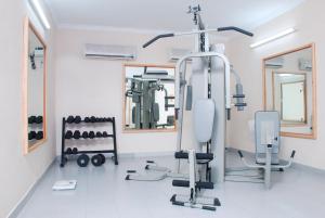 Fitness centrum a/nebo fitness zařízení v ubytování SRM Hotel Trichy