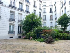 Vonkajšia záhrada v ubytovaní Home Sweet Home Champs Elysées Niel