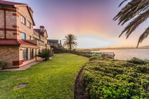 a house on the shore of the water at Rosebud 4 Beacon Point in Mossel Bay
