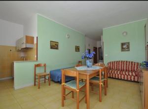 a living room with a table and a couch at Gallipoli Mancaversa Futura Vacanza Andrea in Marina di Mancaversa