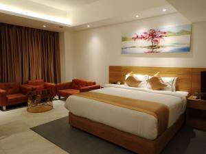Postel nebo postele na pokoji v ubytování Hotel X Rajshahi