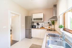 Kjøkken eller kjøkkenkrok på Apartment Simple Suite