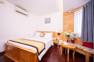 Postel nebo postele na pokoji v ubytování Duc Vuong Saigon Hotel - Bui Vien