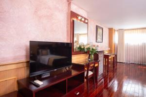 TV a/nebo společenská místnost v ubytování Duc Vuong Saigon Hotel - Bui Vien