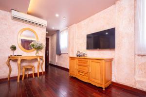 TV a/nebo společenská místnost v ubytování Duc Vuong Saigon Hotel - Bui Vien