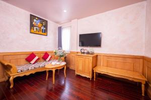 TV a/nebo společenská místnost v ubytování Duc Vuong Saigon Hotel - Bui Vien