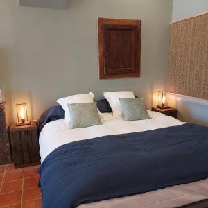 Postel nebo postele na pokoji v ubytování Les Chambres du Château du Rozel