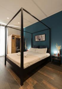 a bedroom with a canopy bed in a room at SUITE 39 in Molfetta