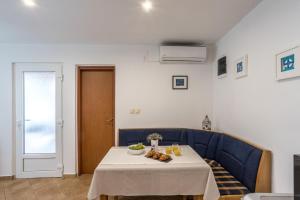 Posezení v ubytování House Oliva with private pool and large garden