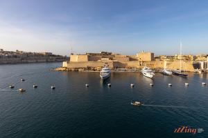 Imagen de la galería de Eclectic Apartment with Incredible Harbour views, en Senglea