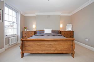 Ліжко або ліжка в номері Marylebone Luxury 2-Bed Duplex with Terrace