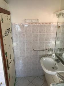 Ένα μπάνιο στο Nido d'amore a Terracina