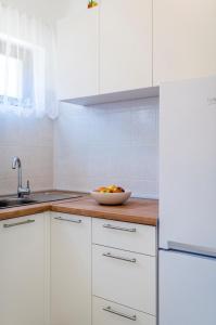 Kuchyň nebo kuchyňský kout v ubytování Apartments Žirje