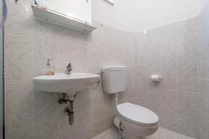 Koupelna v ubytování Apartments Žirje