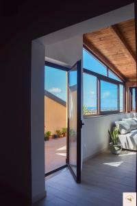 an open door to a room with a balcony at Gli zii di Sicilia - casa vacanze in Capri Leone