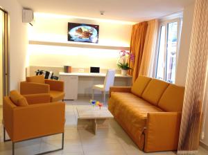 Зона вітальні в Hotel Tamaro