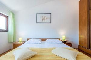 Postel nebo postele na pokoji v ubytování Apartments Žirje + 32 fotografií