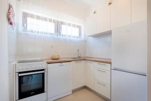 Kuchyň nebo kuchyňský kout v ubytování Apartments Žirje