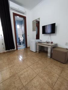 TV a/nebo společenská místnost v ubytování Casa Aura Costinești