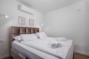 Posteľ alebo postele v izbe v ubytovaní Apartmani Đogaš