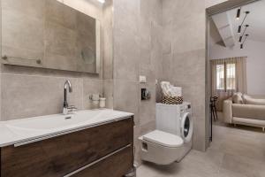 Koupelna v ubytování Apartmani Đogaš + 37 fotografií