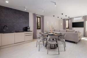 Kuchyňa alebo kuchynka v ubytovaní Apartmani Đogaš