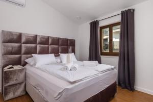 Posteľ alebo postele v izbe v ubytovaní Apartmani Đogaš