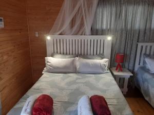A bed or beds in a room at Inhaca Kanimambo Lodge