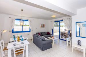Posezení v ubytování Villa Akti by Villa Plus