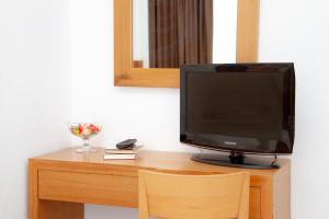 Telewizja i/lub zestaw kina domowego w obiekcie Hotel Selva Arenal